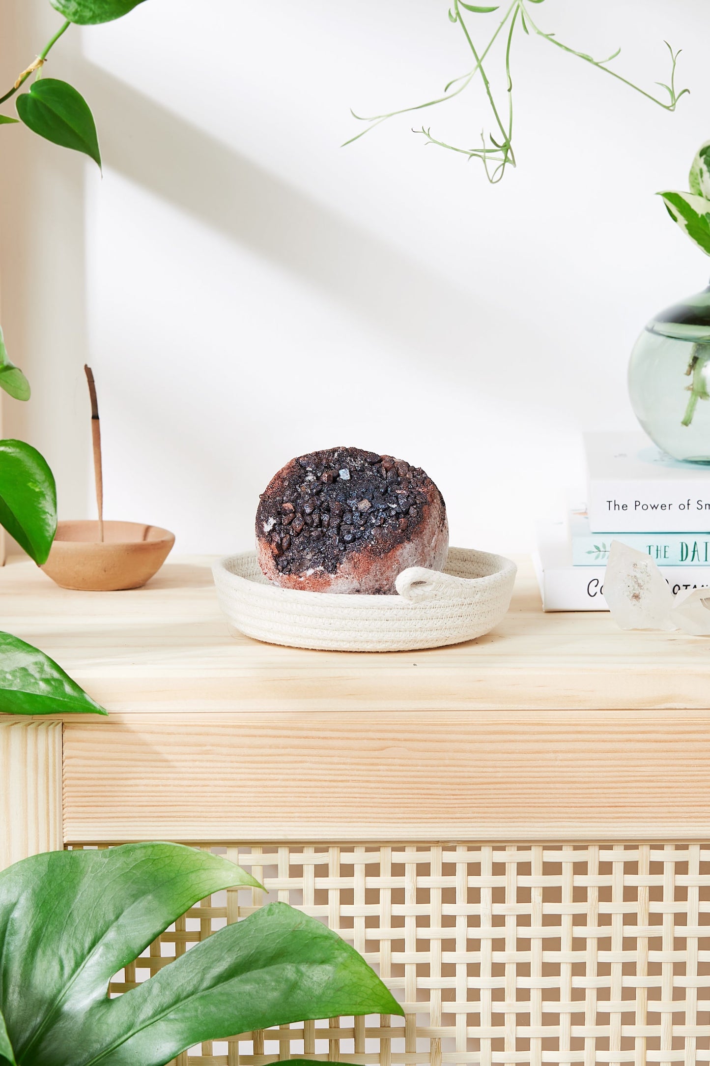 BUTTER ME UP ORGANICS Bath Bomb / Geode / Fizzie