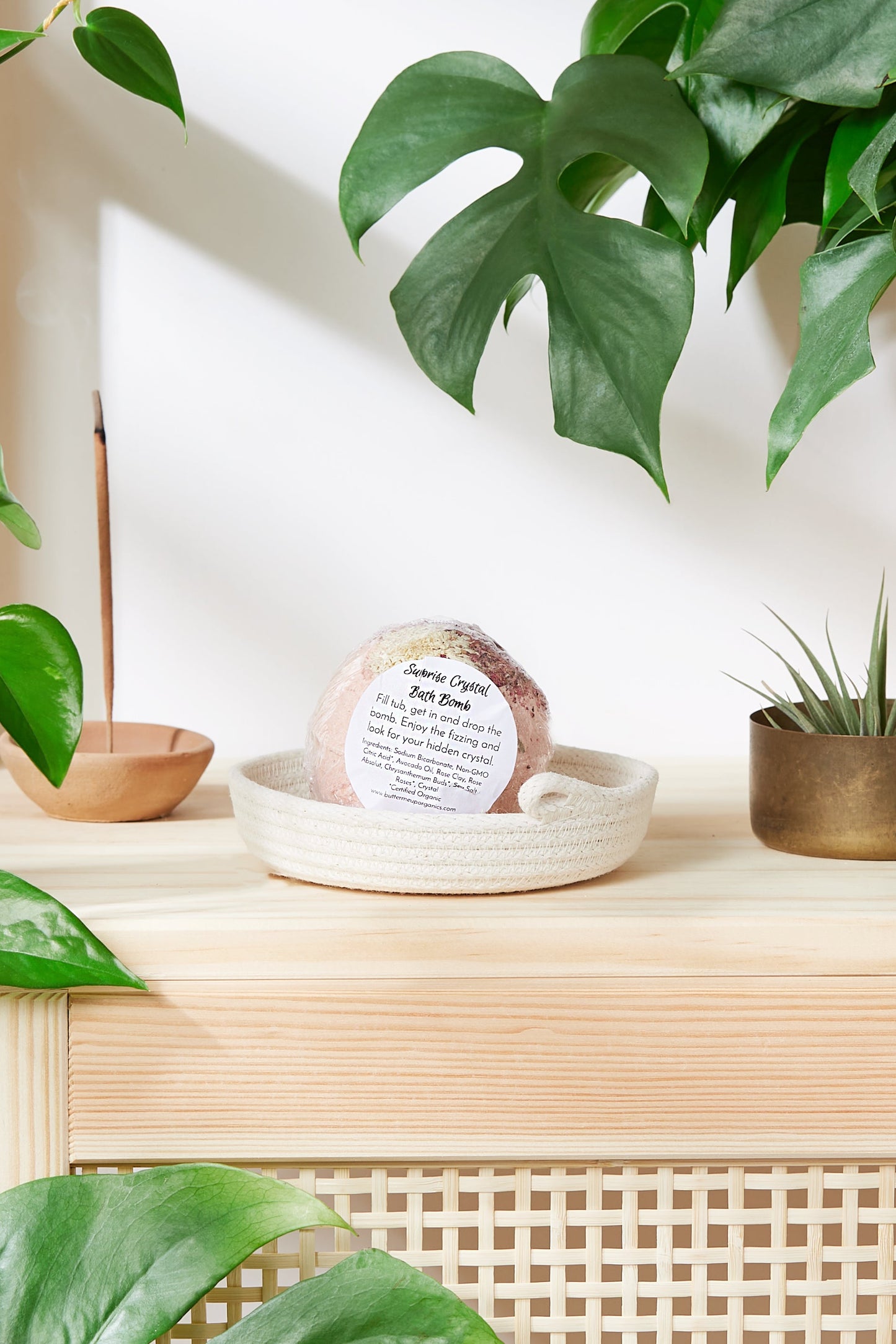 BUTTER ME UP ORGANICS Bath Bomb with Crystal