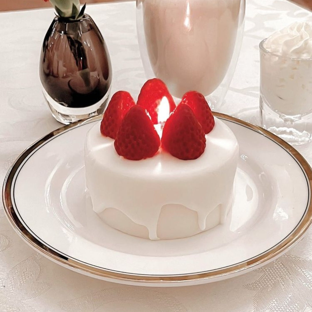 Candle / Cake-shaped / Scented - Strawberry Milk